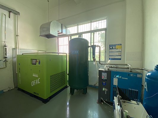 Industry air compressor suitable for construction sites powering jackhammers and nail guns