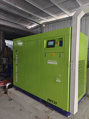 Industry air compressor for pipe manufacturing supporting extrusion processes