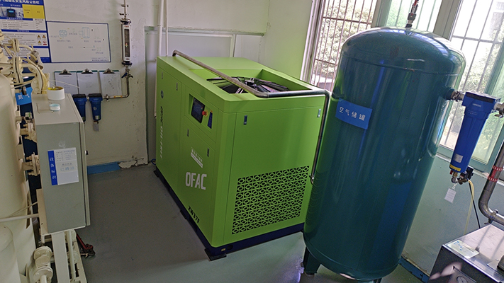 Industry air compressor designed for chemical storage tank maintenance