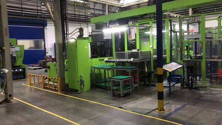 low pressure air compressor suitable for small scale workshops in woodworking and metalworking