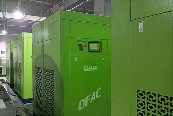 Industrial-grade water-lubricated oil-free screw air compressor rugged construction